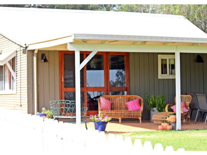 Outback Cellar & Country Cottage Guest house, Dubbo - imaginea 10