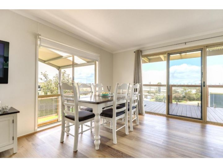 Outlook Views Guest house, Lake Tyers - imaginea 10