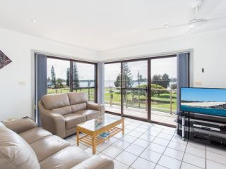 Oxley 8 at Tuncurry Apartment, Tuncurry - 2