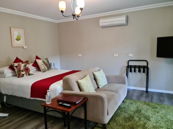 Oyster Cove Chalet Hotel, Kettering - imaginea 7