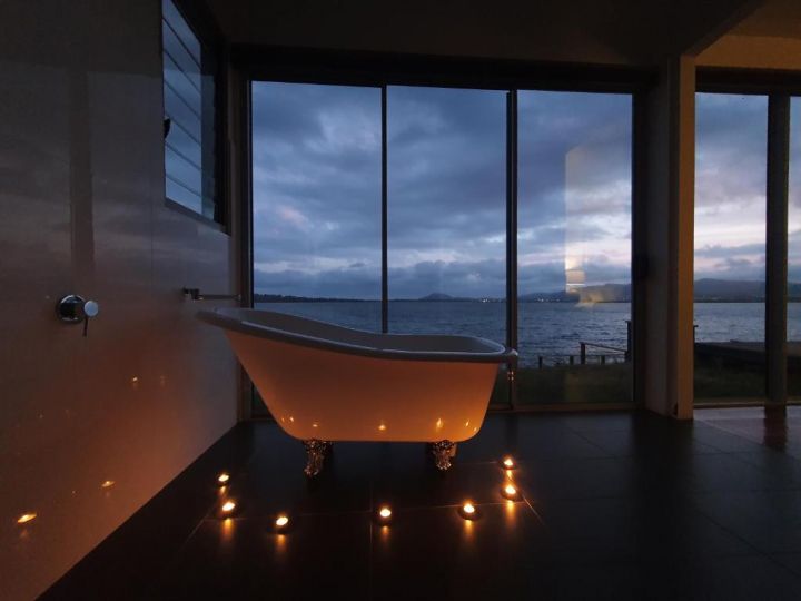 Oysterhouse - A Premium Luxury Experience Right by the Water Guest house, Tasmania - imaginea 9