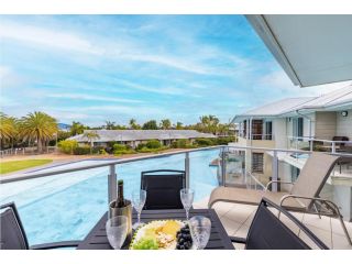 278 Pacific Blue 265 Sandy Point Road Dual key first floor Unit with Wifi and linen supplied Guest house, Salamander Bay - 2