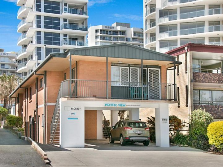Pacific View unit 3 - Balcony with ocean views Beachfront Rainbow Bay Coolangatta Apartment, Gold Coast - imaginea 14