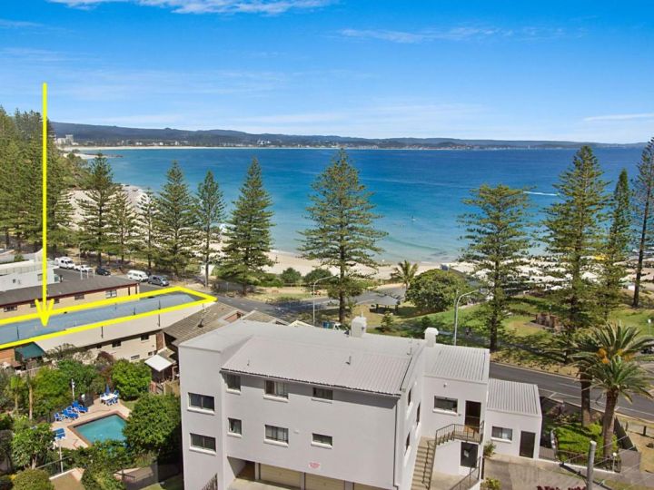 Pacific View unit 3 - Balcony with ocean views Beachfront Rainbow Bay Coolangatta Apartment, Gold Coast - imaginea 13