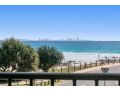 Pacific View unit 3 - Balcony with ocean views Beachfront Rainbow Bay Coolangatta Apartment, Gold Coast - thumb 6