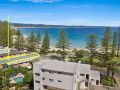 Pacific View unit 3 - Balcony with ocean views Beachfront Rainbow Bay Coolangatta Apartment, Gold Coast - thumb 13