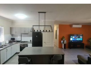 Paddington place close to Tavern Uni and Hospital Guest house, Townsville - 3