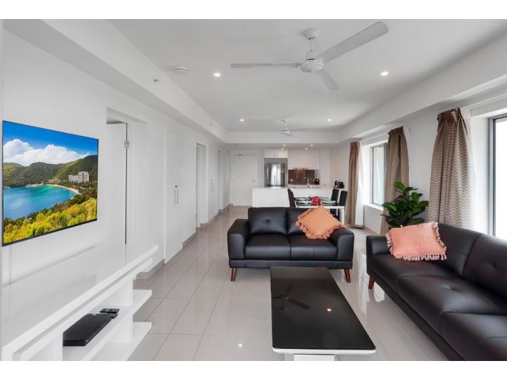 "PADSTOW" Top Location & Views at PenthousePads Apartment, Darwin - imaginea 3