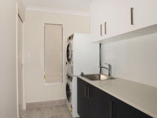 Palm 95 - Modern Four Bedroom Home with Pool Guest house, Mooloolaba - 3