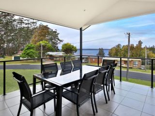 Panorama @ the Lake - Pet Friendly - 15 Mins to Hyams Beach Guest house, New South Wales - 2