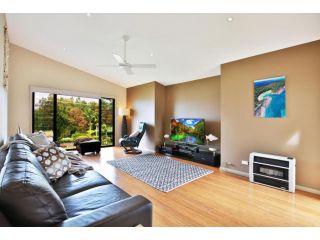 Panorama @ the Lake - Pet Friendly - 15 Mins to Hyams Beach Guest house, New South Wales - 1