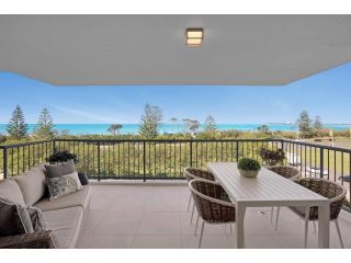 Panoramic Ocean Views 2 bed 2 bath + car space Apartment, Alexandra Headland - 2
