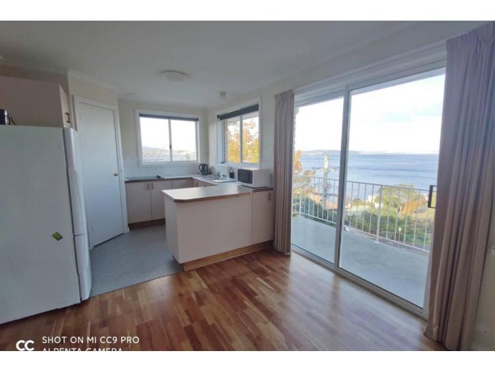 Panoramic view unit(No Party) Apartment, Hobart - imaginea 10