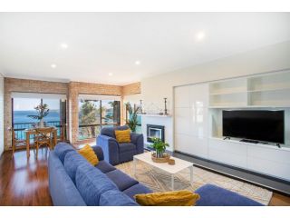 Panoramic Views - 170 Mitchell Pde Guest house, Mollymook - 3