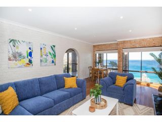 Panoramic Views - 170 Mitchell Pde Guest house, Mollymook - 4