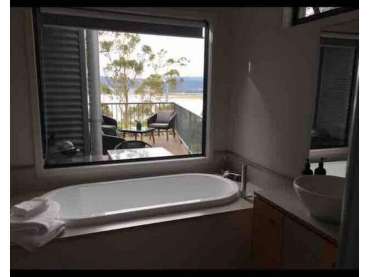 Panoramic views from your stunning &#x27;Treehouse&#x27; Apartment, Tasmania - imaginea 6