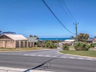 Panoramique Holiday Home With a View Guest house, Western Australia - 4