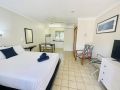 Paradise Court Holiday Units Hotel, Airlie Beach - thumb 1