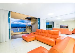 PARADISE ISLAND PENTHOUSE / SURFERS PARADISE Guest house, Gold Coast - 1