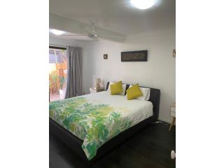 Paradise Island Retreat Apartment, Gold Coast - 5