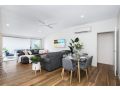 Park Avenue Terrace House Sleeps 9 Guest house, Brisbane - thumb 4