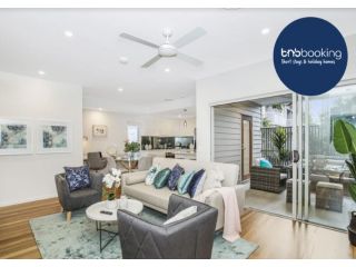 Park Avenue Townhouse Retreat Brisbane Sleeps 10 Apartment, Brisbane - 2