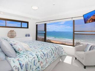 Parkyn Place 7 - Newly Refurbished Three Bedroom Oceanfront Apartment with FREE WIFI! Apartment, Mooloolaba - 2