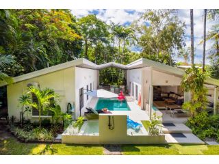 Pavilions in the Palms Heated Pool Short Path To Beach Five Bedrooms Sleeps 14 Guest house, Port Douglas - 2