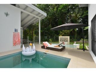 Pavilions in the Palms Heated Pool Short Path To Beach Five Bedrooms Sleeps 14 Guest house, Port Douglas - 5