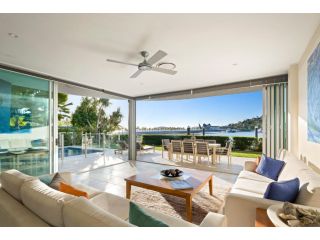 Pavillion 17 - Waterfront Spacious 4 Bedroom With Own Inground Pool And Golf Buggy Apartment, Hamilton Island - 2