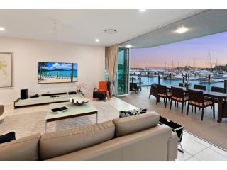 Pavillion 3 Absolute Waterfront 4 Bedroom 2 Lounge Room Plunge Pool + Golf Buggy Apartment, Hamilton Island - 3
