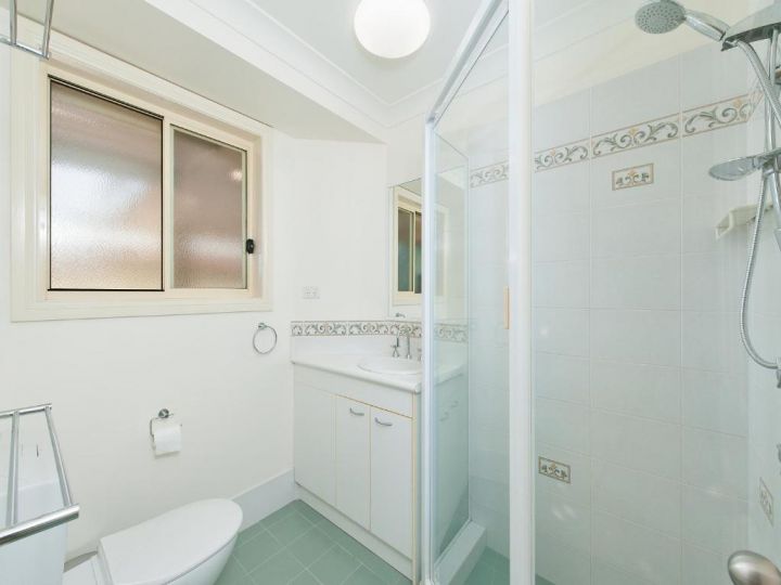 Pawprints Guest house, Corlette - imaginea 9