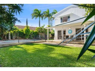 Peace within the palms, Castaways Beach Guest house, Sunrise Beach - 1