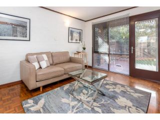 Peaceful 1-Bed Centrally Located by City Centre Apartment, Canberra - 4