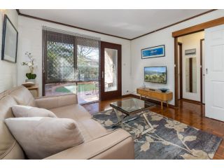 Peaceful 1-Bed Centrally Located by City Centre Apartment, Canberra - 5