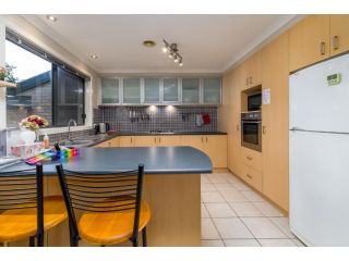 Peaceful 3 bedroom Holiday Stay Guest house, Canberra - 4