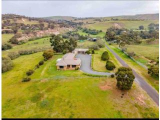 Peaceful FarmHouse stay next to Bacchus Marsh Town Guest house, Victoria - 2