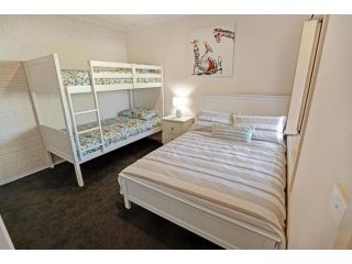 Pelican Brief - relaxing canal frontage Guest house, Paynesville - 5