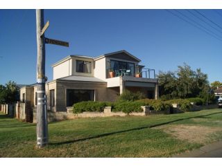 Penguin Palace - Cheerful Holiday Beach House Guest house, Western Australia - 2