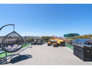 PENTHOUSE PAD HUGE SUNNY TERRACE AIRCON - BONDI BEACH Apartment, Sydney - 4