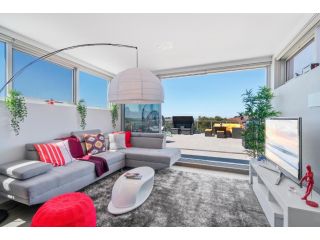 PENTHOUSE PAD HUGE SUNNY TERRACE AIRCON - BONDI BEACH Apartment, Sydney - 2