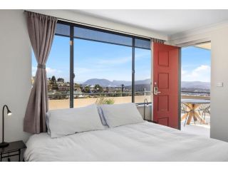 Penthouse style huge balcony panoramic views Apartment, Hobart - 1