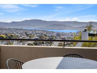 Penthouse style huge balcony panoramic views Apartment, Hobart - 3