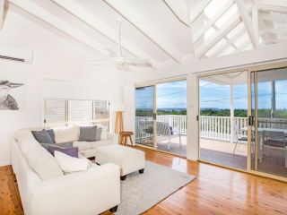 Peppertree Jervis Bay - Pet Friendly Beachfront with Sea Views Guest house, Callala Beach - 1