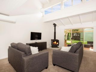 Peppertree Jervis Bay - Pet Friendly Beachfront with Sea Views Guest house, Callala Beach - 4