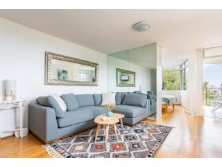 Bronte Beach Coastal Apartment with Ocean View Apartment, Sydney - 2