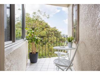 Bronte Beach Coastal Apartment with Ocean View Apartment, Sydney - 1
