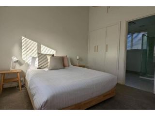 Perfect for groups and families Apartment, Royal Park - 1