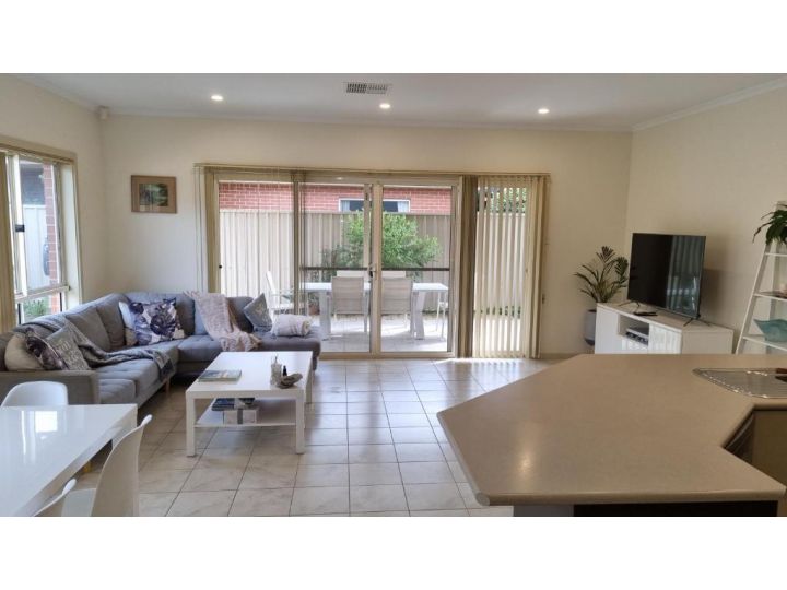 Perfect Location Central Modern Cottage - Free WiFi Guest house, Victor Harbor - imaginea 4