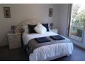 Perfect Location Central Modern Cottage - Free WiFi Guest house, Victor Harbor - thumb 8
